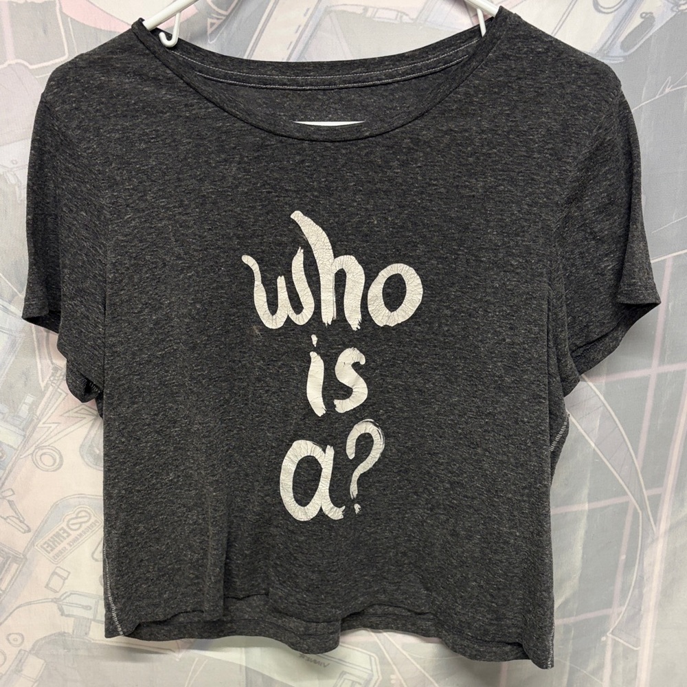 Chic Dark Gray Graphic Crop Top